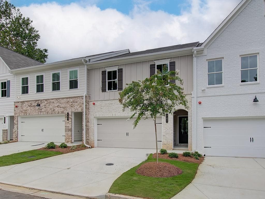 3 bedroom, 3 bathroom townhouse sold at 747 Trevett Way, Marietta, GA 30062