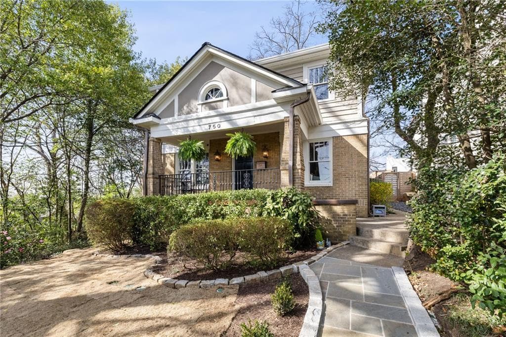 3 bedroom, 3 bathroom single family residence sold at 750 Clemont Drive, Atlanta, GA 30306