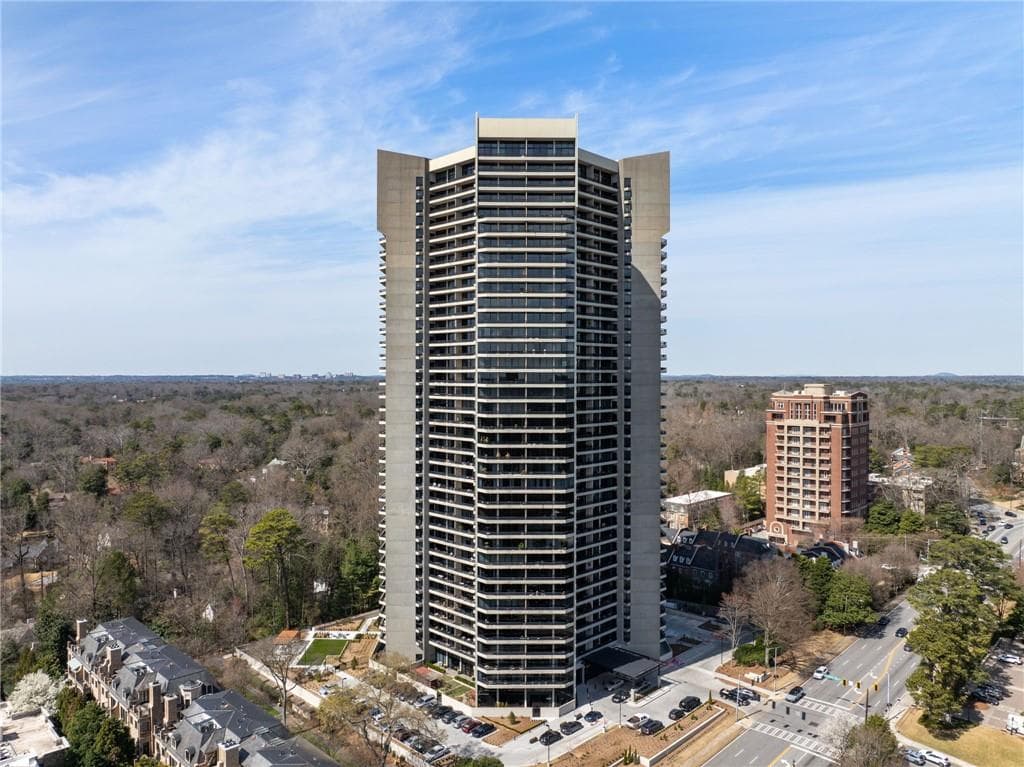 2 bedroom, 2 bathroom, 2,403 sq ft condominium sold at 2660 Peachtree Road 25H, Atlanta, GA 30305