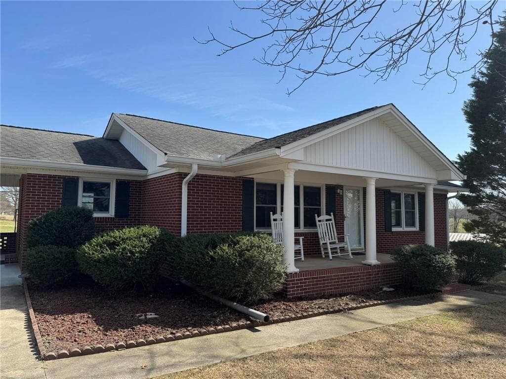 2 bedroom, 2 bathroom single family residence sold at 360 Golf Course Road, Winder, GA 30680