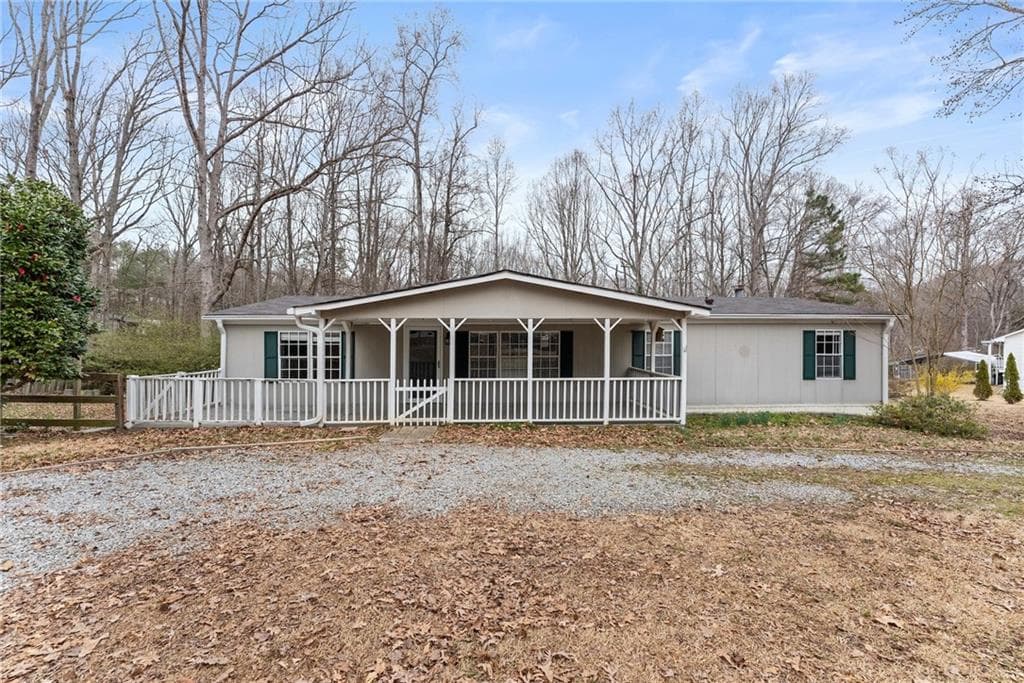 3 bedroom, 3 bathroom single family residence sold at 6800 CAPITOLA FARM Road, Flowery Branch, GA 30542
