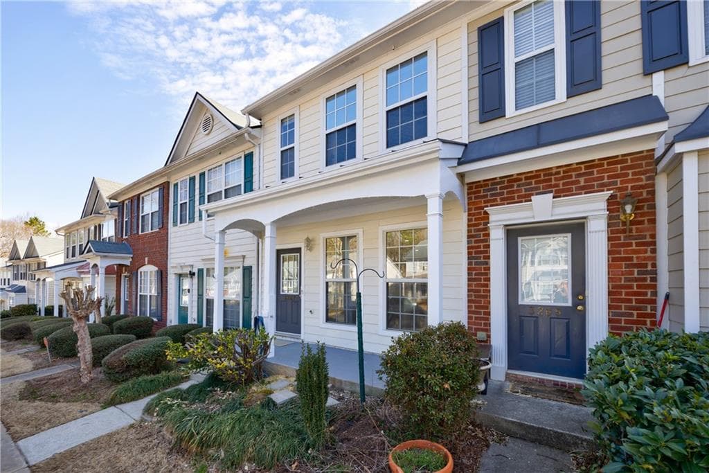 2 bedroom, 3 bathroom townhouse sold at 3267 Hidden Cove Circle, Peachtree Corners, GA 30092