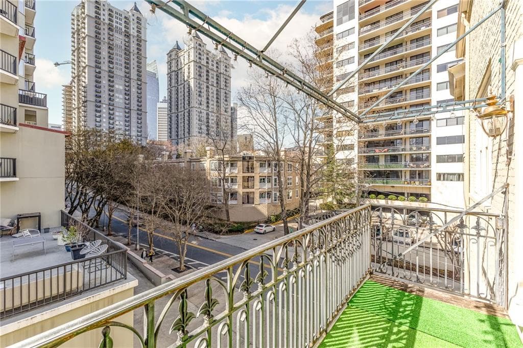 3 bedroom, 3 bathroom, 1,681 sq ft condominium sold at 1116 Piedmont Avenue 12, Atlanta, GA 30309