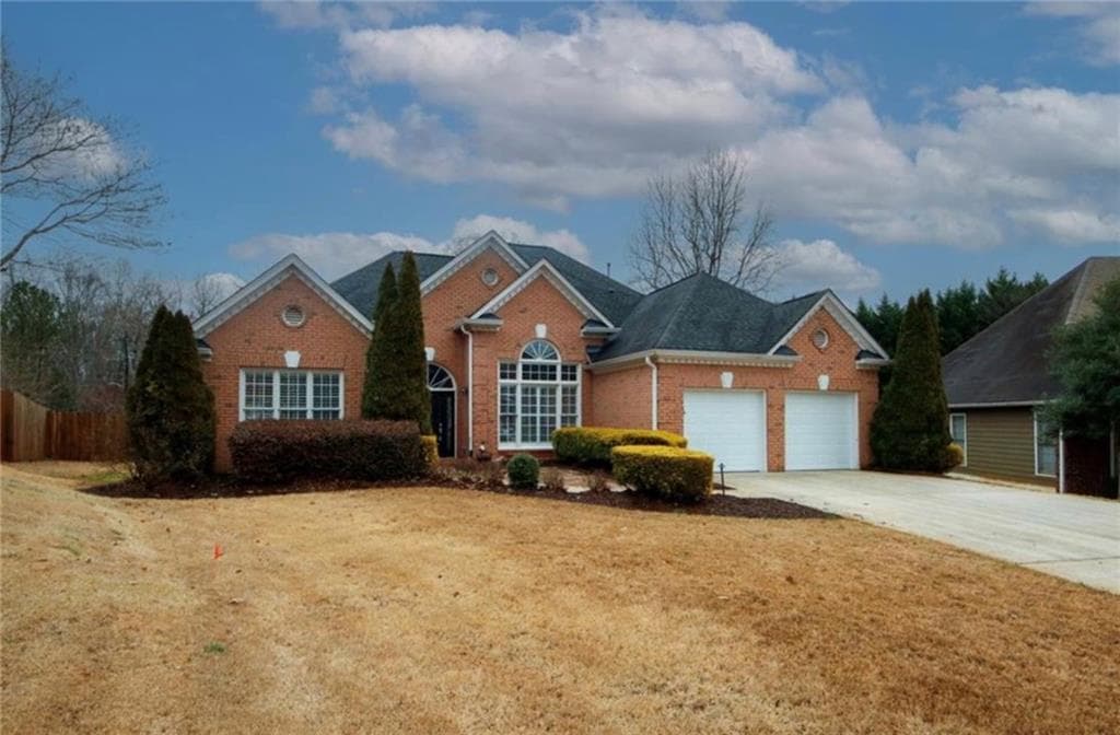 3 bedroom, 2 bathroom single family residence sold at 165 Arbor Creek Way, Roswell, GA 30076