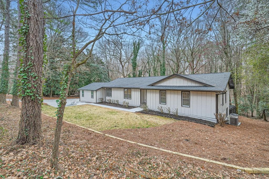 5 bedroom, 4 bathroom, 4,000 sq ft single family residence sold at 1555 Sunnybrook Farm Road, Atlanta, GA 30350