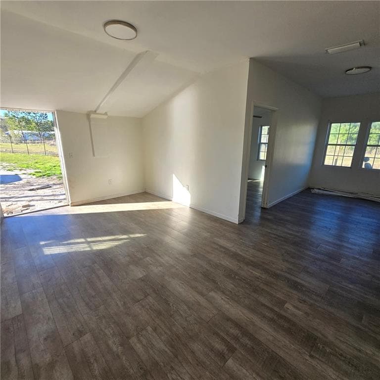 5 bedroom, 2 bathroom, 2,124 sq ft single family residence for sale at 2606 Beechwood Drive, Jesup, GA 31545 — photo 8