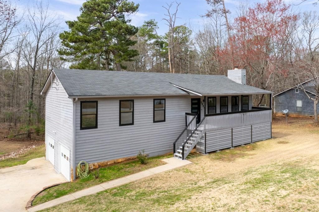 3 bedroom, 2 bathroom single family residence sold at 2995 Clearwater Drive, Douglasville, GA 30135