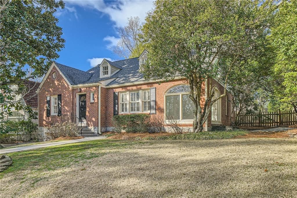 3 bedroom, 2 bathroom single family residence sold at 2876 Alpine Road, Atlanta, GA 30305