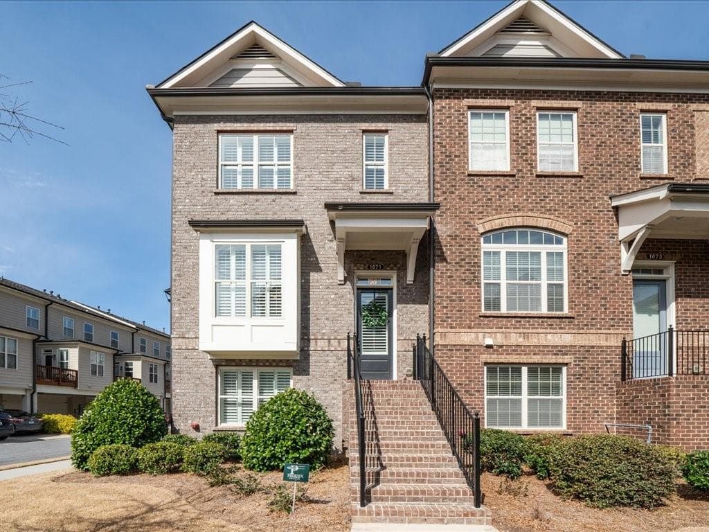 3 bedroom, 4 bathroom townhouse sold at 1071 Township Square, Alpharetta, GA 30022 — photo 1 of 1