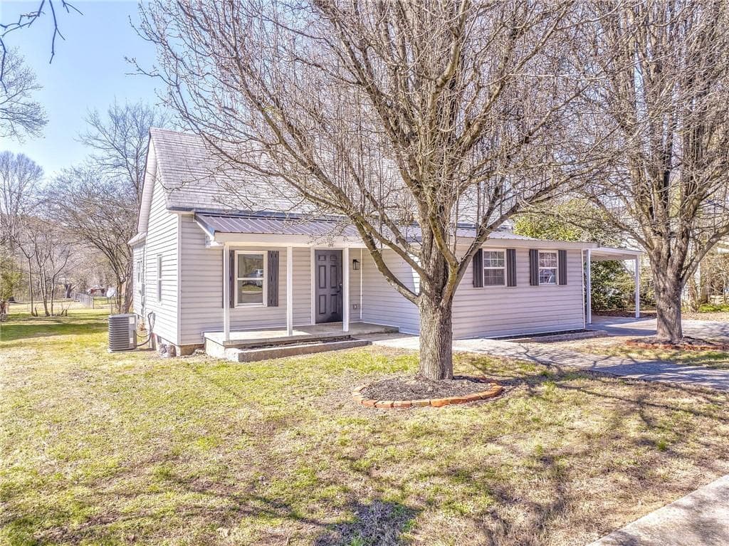 3 bedroom, 2 bathroom single family residence sold at 602 Magnolia Street, La Fayette, GA 30728