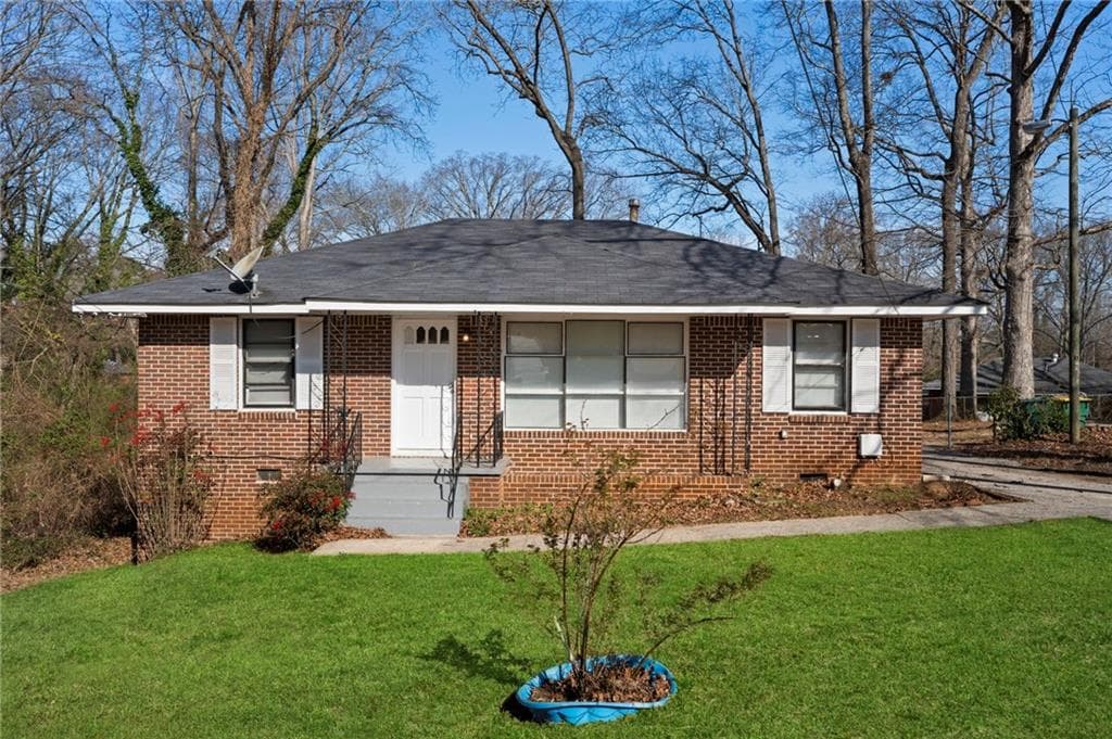 3 bedroom, 1 bathroom single family residence sold at 1160 Kathryn Circle, Forest Park, GA 30297