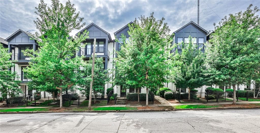 3 bedroom, 4 bathroom townhouse sold at 66 Rogers Street, Atlanta, GA 30317