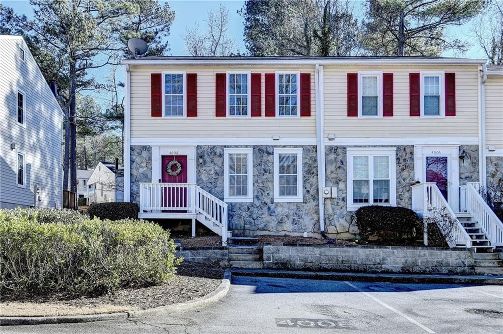 3 bedroom, 3 bathroom townhouse sold at 4008 Bayside Circle, Atlanta, GA 30340