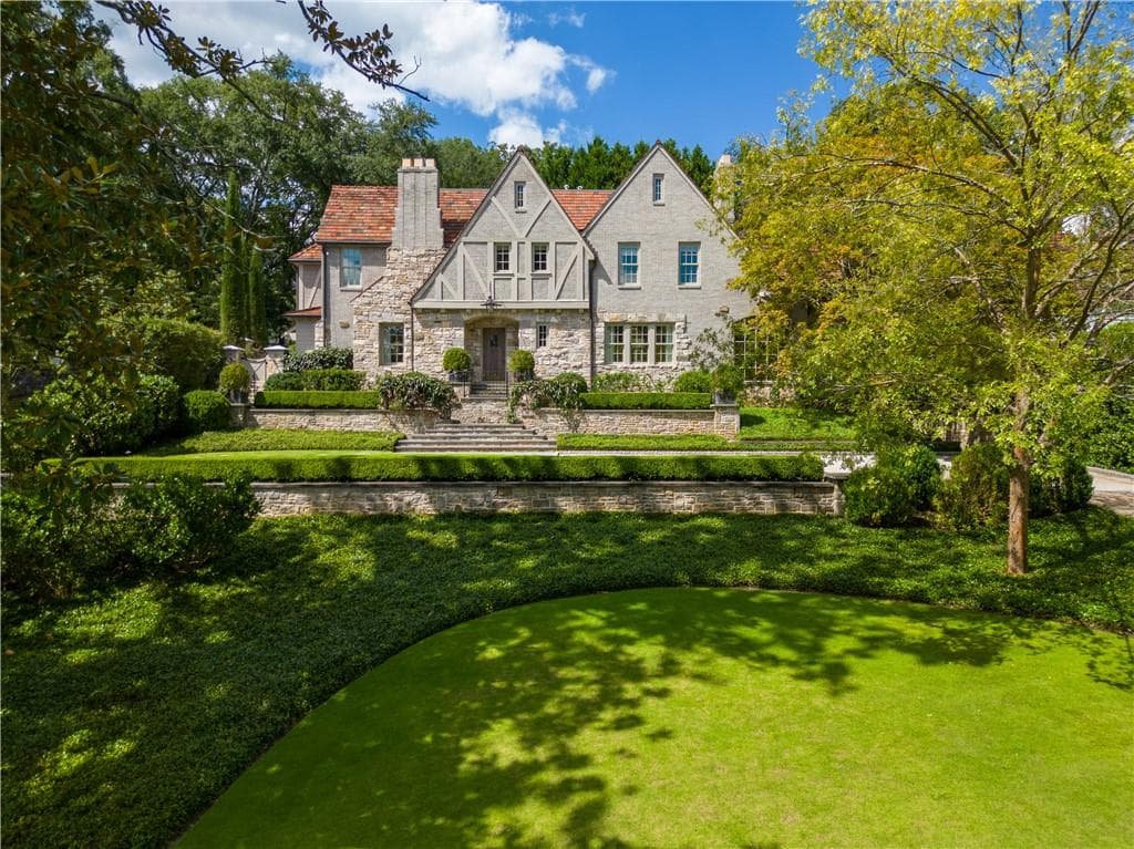 6 bedroom, 8 bathroom single family residence sold at 455 Peachtree Battle Avenue, Atlanta, GA 30305