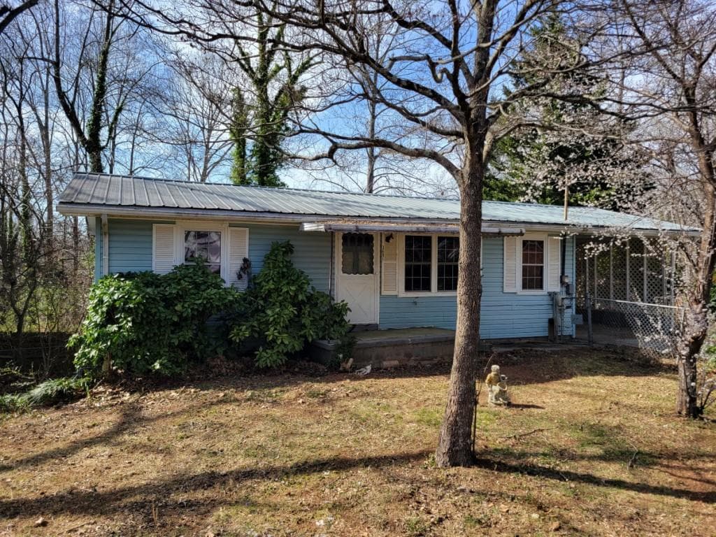 3 bedroom, 1 bathroom single family residence sold at 3691 Rosedale Circle, Gainesville, GA 30506