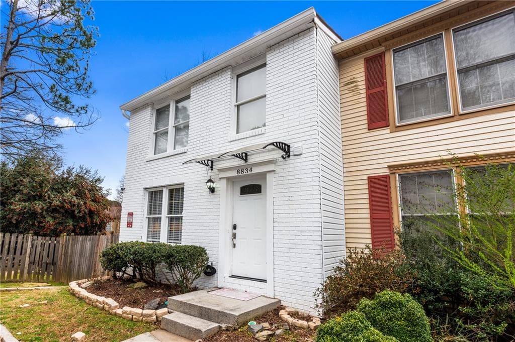 4 bedroom, 4 bathroom townhouse sold at 8834 Applegate Lane, Atlanta, GA 30350