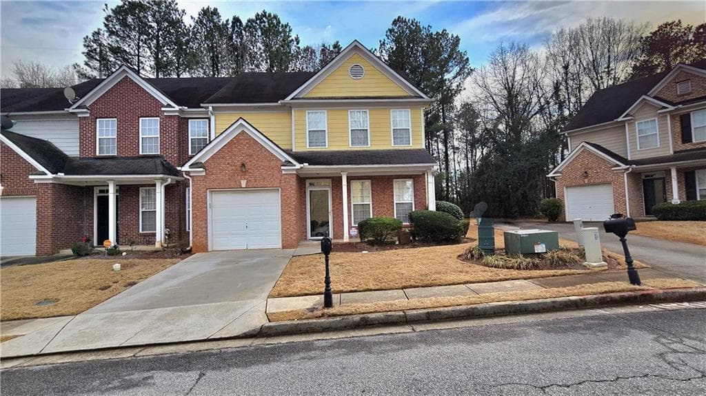 3 bedroom, 2 bathroom townhouse sold at 553 Rockbridge Trail, Stone Mountain, GA 30083
