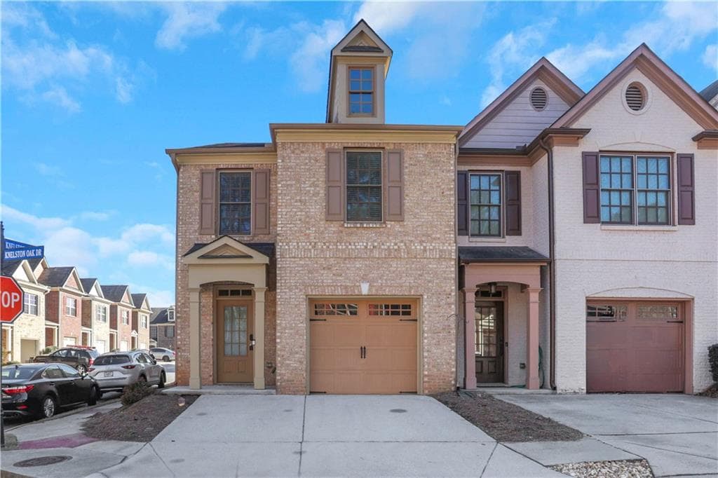 2 bedroom, 3 bathroom townhouse sold at 300 Knelston Oak Drive, Suwanee, GA 30024