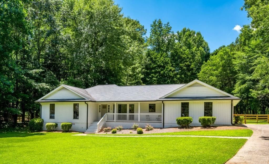 3 bedroom, 2 bathroom single family residence sold at 140 Pine Glade Trace, Roswell, GA 30075