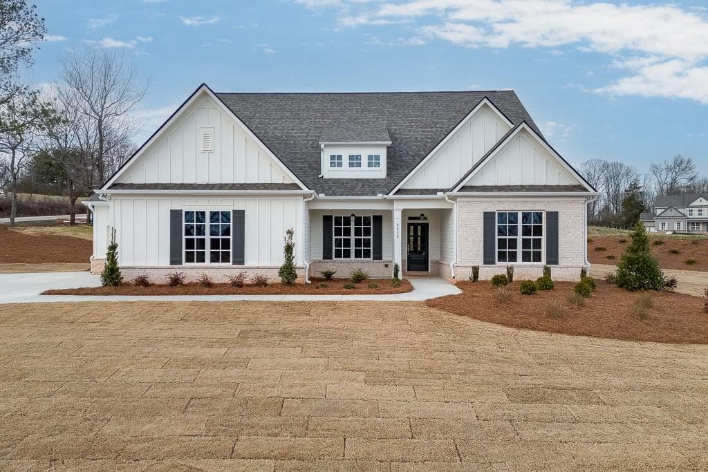 4 bedroom, 4 bathroom single family residence sold at 8925 Claude Martin Drive, Gainesville, GA 30506