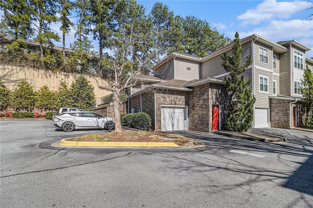 2 bedroom, 2 bathroom condominium sold at 2700 Pine Tree Road 3001, Atlanta, GA 30324