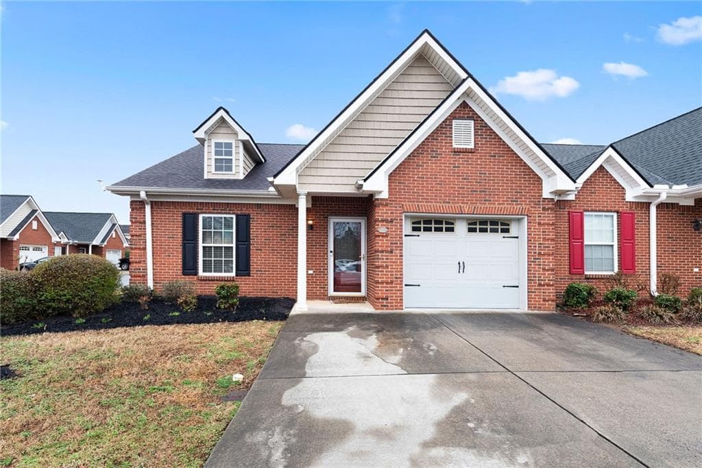 2 bedroom, 2 bathroom townhouse sold at 401 Roxy Place, Adairsville, GA 30103