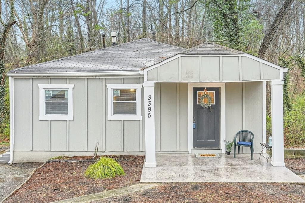 2 bedroom, 2 bathroom, 954 sq ft single family residence sold at 3395 Lake Valley Road, Atlanta, GA 30331