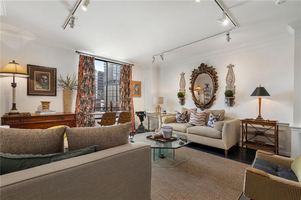 1 bedroom, 1 bathroom, 717 sq ft condominium sold at 1421 Peachtree Street 415, Atlanta, GA 30309