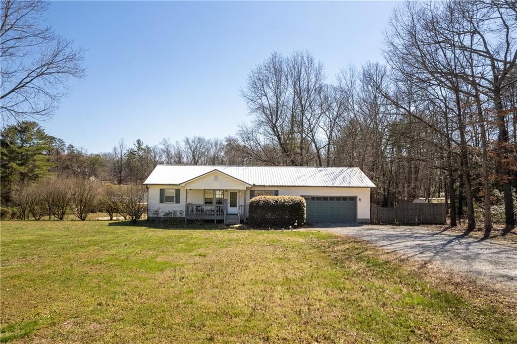 3 bedroom, 2 bathroom single family residence sold at 294 Jessica Trail, Murrayville, GA 30564