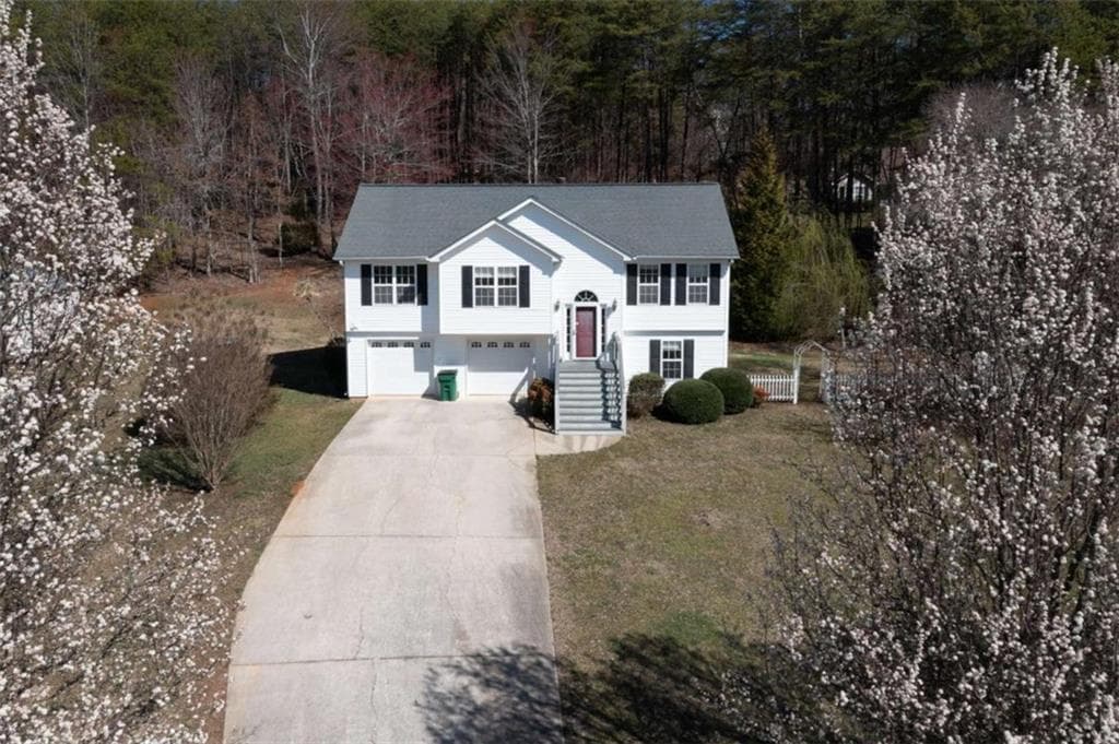4 bedroom, 3 bathroom single family residence sold at 292 Beaver Creek Way, Cleveland, GA 30528