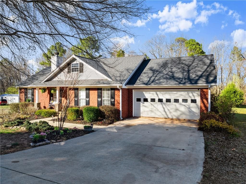 16 Stoneview Drive, Hoschton, GA 30548 — most recent listing photo