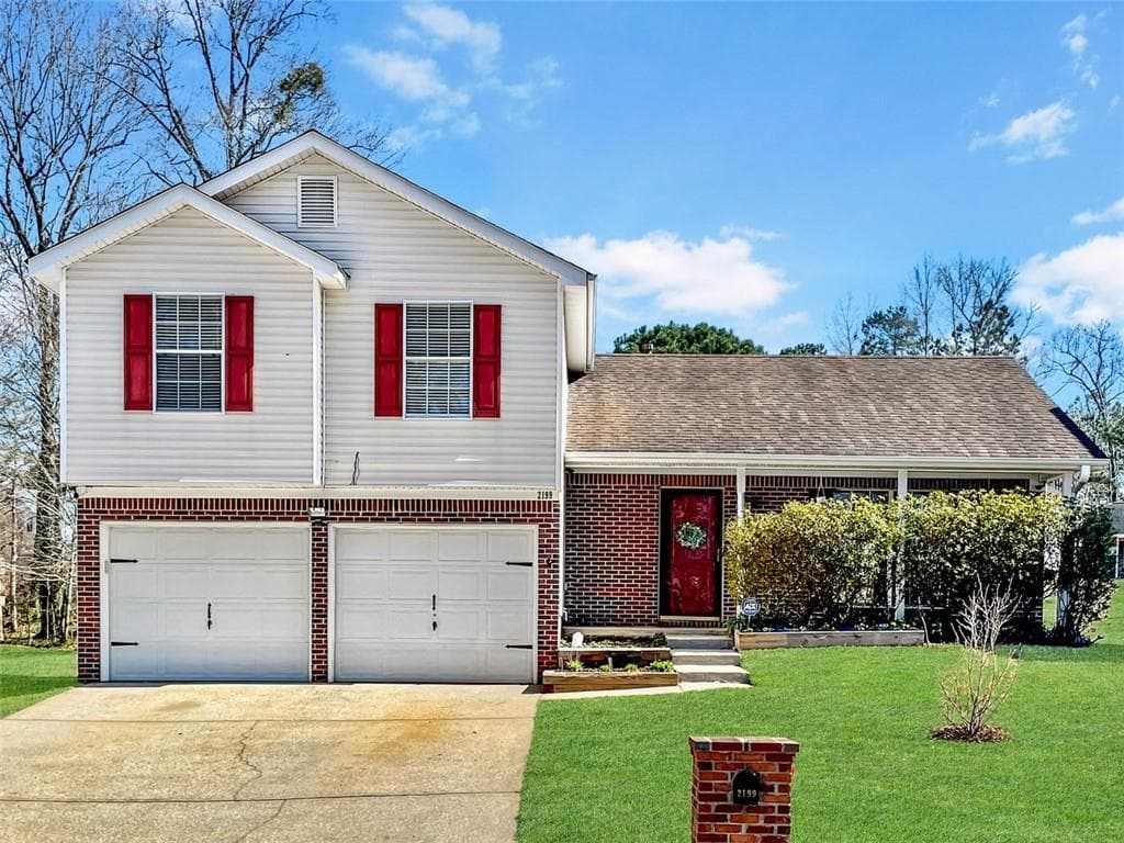 3 bedroom, 3 bathroom single family residence sold at 2199 Ramblewood Circle, Decatur, GA 30035
