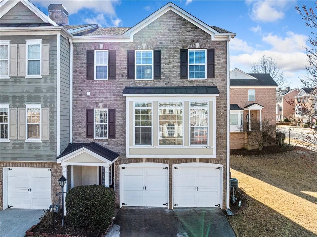 3 bedroom, 3 bathroom townhouse sold at 1296 Park Pass Way, Suwanee, GA 30024