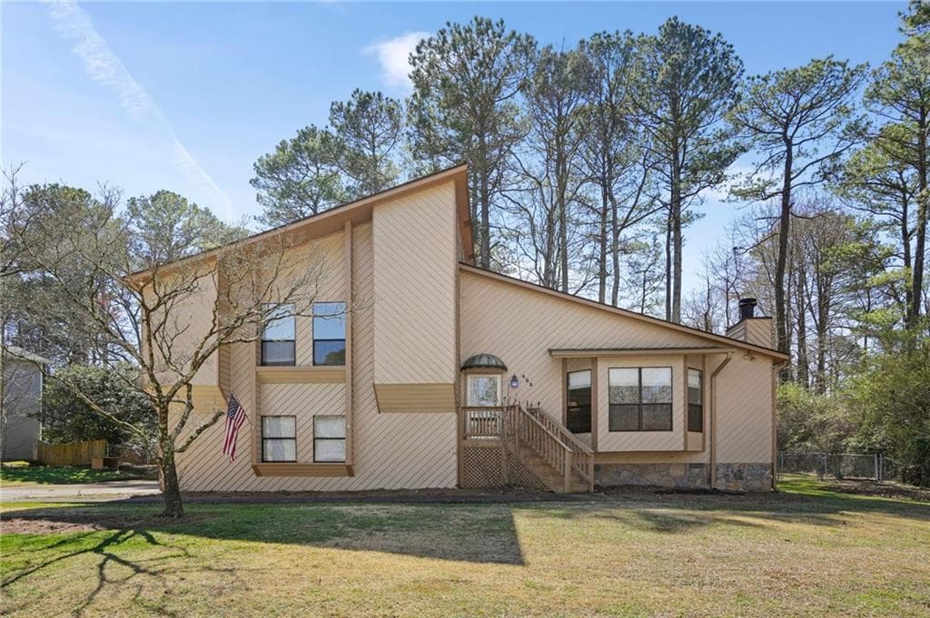 3 bedroom, 2 bathroom single family residence sold at 425 Ridgemont Drive, Lawrenceville, GA 30046