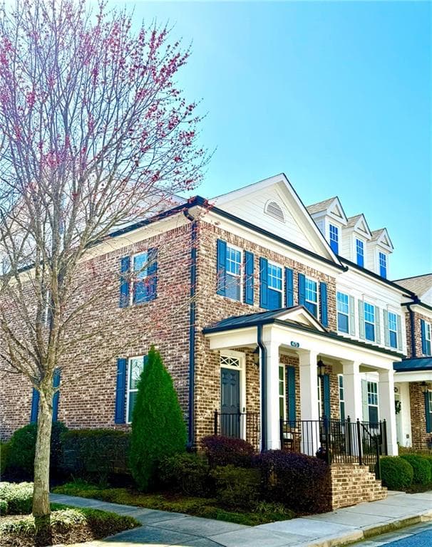 3 bedroom, 4 bathroom townhouse sold at 475 Letchas Lane, Alpharetta, GA 30009