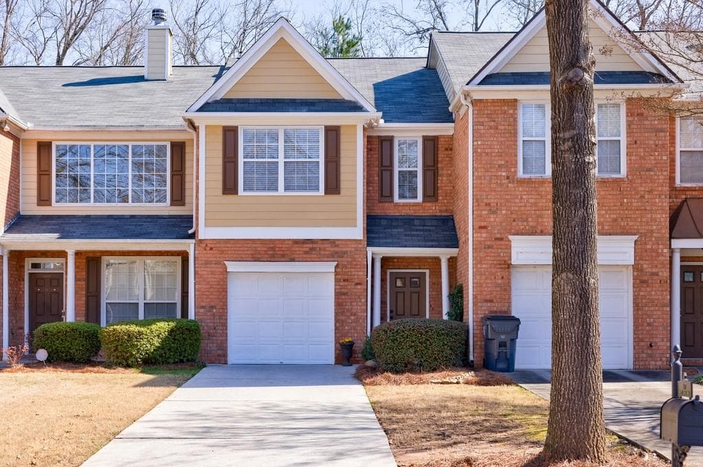 3 bedroom, 3 bathroom townhouse sold at 927 Abbey Park Way, Lawrenceville, GA 30044