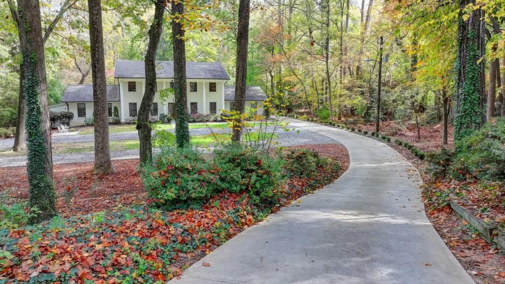 5 bedroom, 4 bathroom single family residence sold at 7185 Peachtree Dunwoody Road, Atlanta, GA 30328