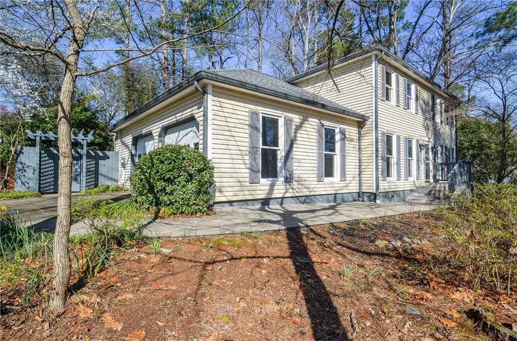 3 bedroom, 3 bathroom single family residence sold at 858 Huntington Way, Lilburn, GA 30047