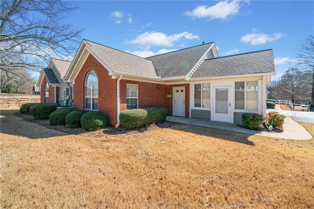 2 bedroom, 2 bathroom, 1,336 sq ft condominium sold at 2160 Carefree Circle 9, Marietta, GA 30062