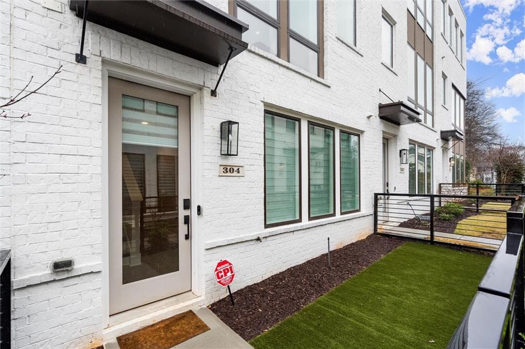 3 bedroom, 4 bathroom townhouse sold at 304 Gibson Street, Atlanta, GA 30316