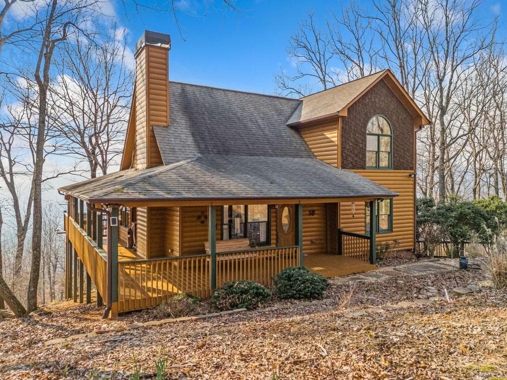 3 bedroom, 4 bathroom single family residence sold at 354 Owl Mountain Lane, Ellijay, GA 30536