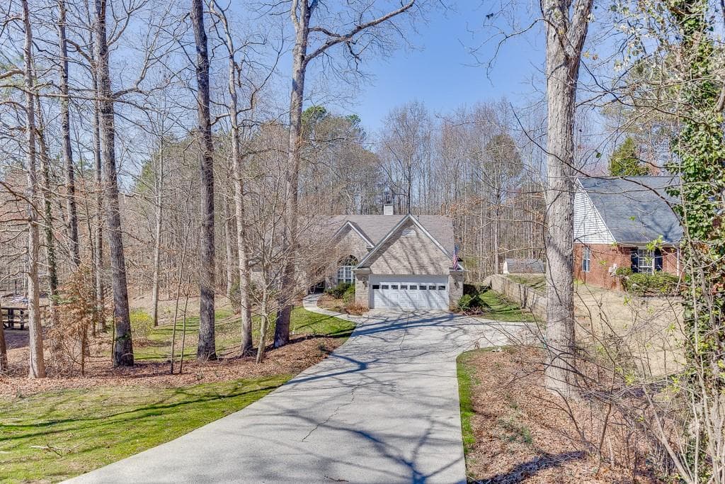 3 bedroom, 2 bathroom single family residence sold at 6238 Huckleberry Ridge, Flowery Branch, GA 30542