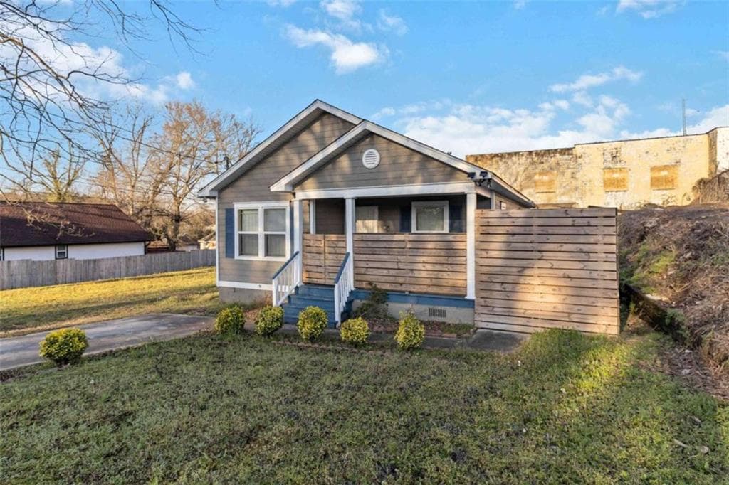 4 bedroom, 2 bathroom single family residence sold at 660 Simmons Street, Atlanta, GA 30318