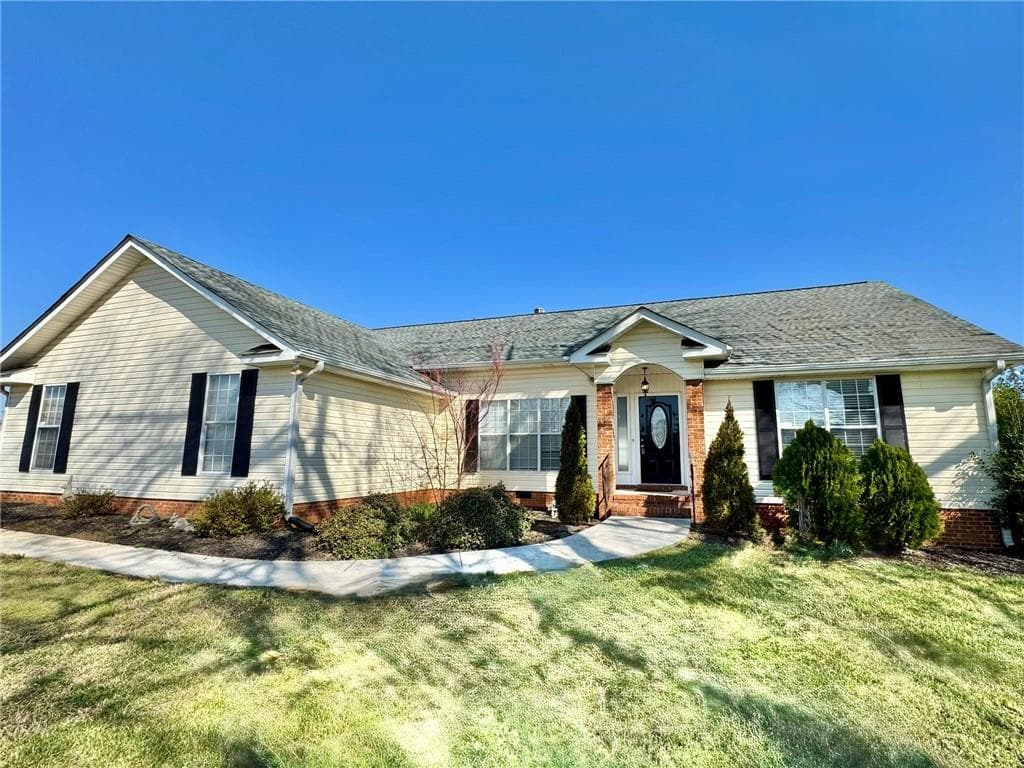 3 bedroom, 2 bathroom single family residence sold at 200 Silverthorn Way, Cedartown, GA 30125