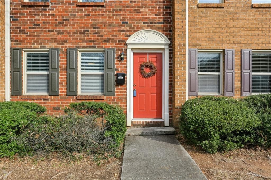 2 bedroom, 2 bathroom, 1,090 sq ft townhouse sold at 265 Winding River Drive G, Sandy Springs, GA 30350