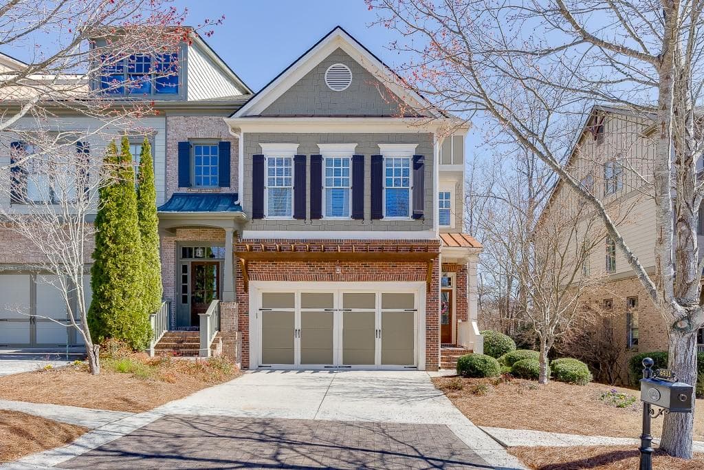 4 bedroom, 5 bathroom townhouse sold at 6933 Fellowship Lane, Flowery Branch, GA 30542