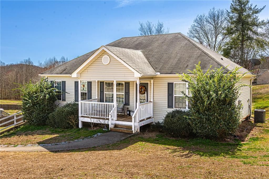 3 bedroom, 3 bathroom single family residence sold at 181 Wahsega Way, Dahlonega, GA 30533