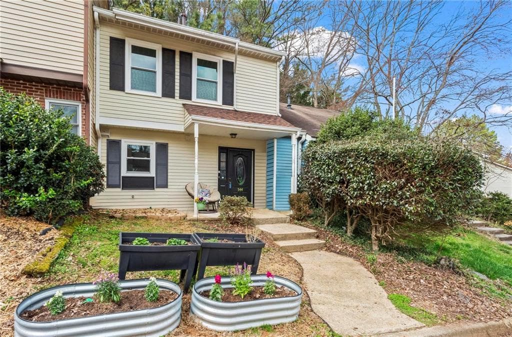 2 bedroom, 3 bathroom townhouse sold at 544 Stratford Green, Avondale Estates, GA 30002