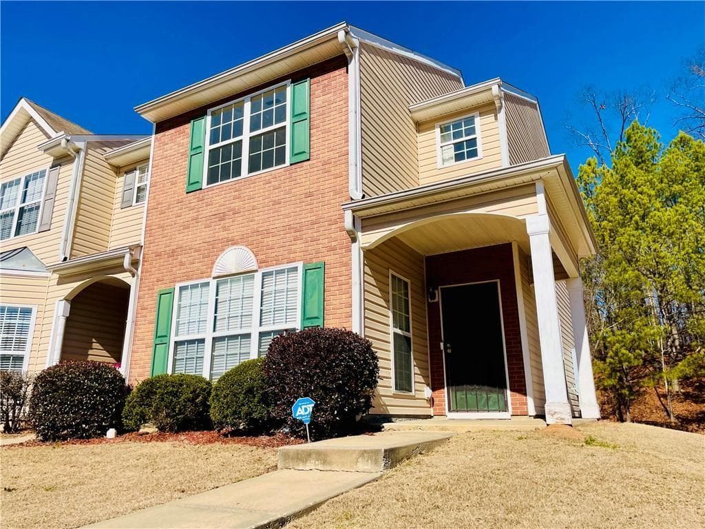 3 bedroom, 3 bathroom townhouse sold at 5070 Oakley Commons Boulevard, Union City, GA 30291