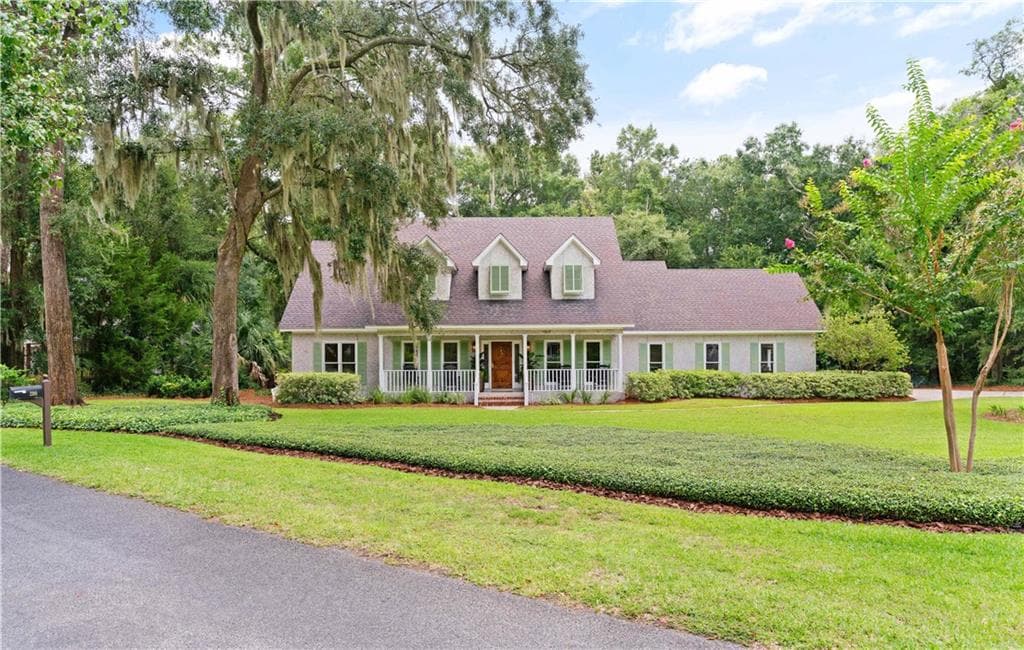 4 bedroom, 4 bathroom single family residence sold at 200 Vassar Point Drive, St. Simons, GA 31522
